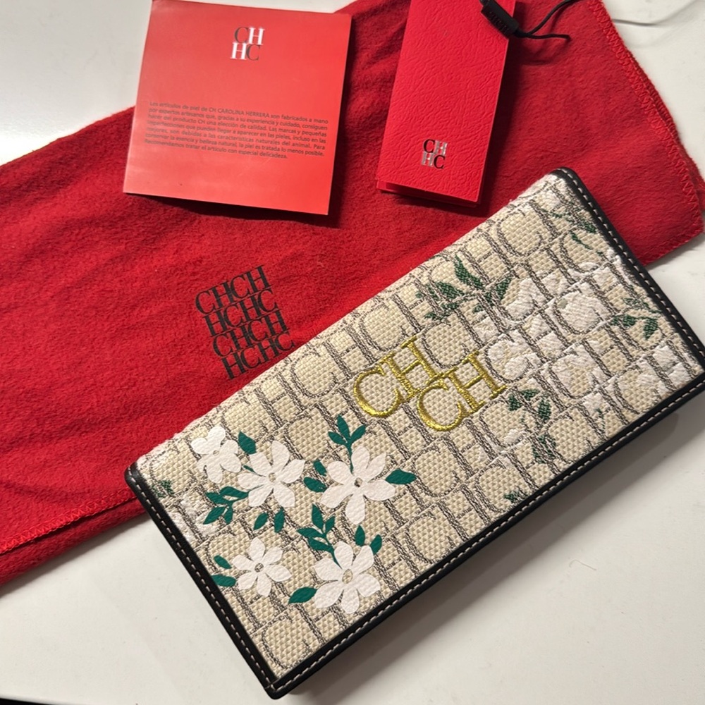 Carolina herrera leather wallet